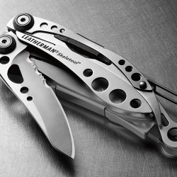 LEATHERMAN SKELETOOL - 7 attrezzi in 1. Con fodero